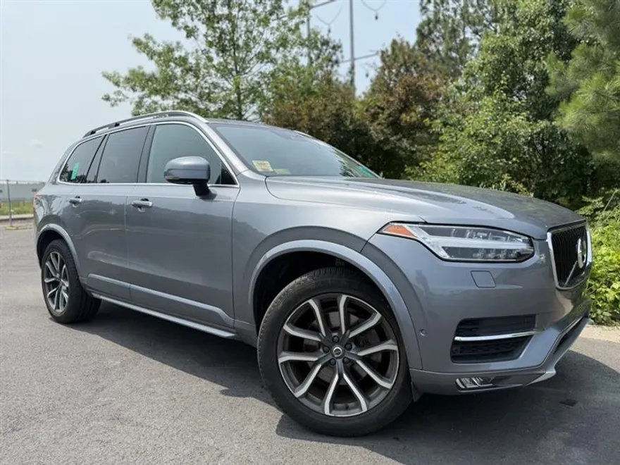 2016 Volvo XC90 T6 Momentum photo 1