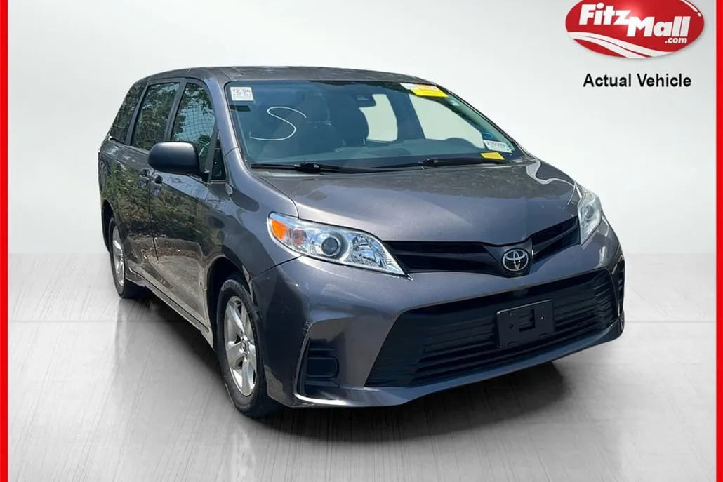 2018 Toyota Sienna L photo 1