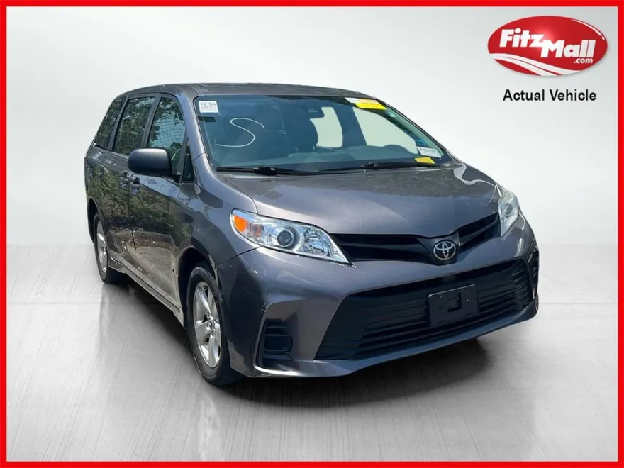 2018 Toyota Sienna L photo 1