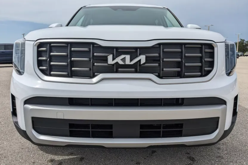 2025 Kia Telluride S photo 1