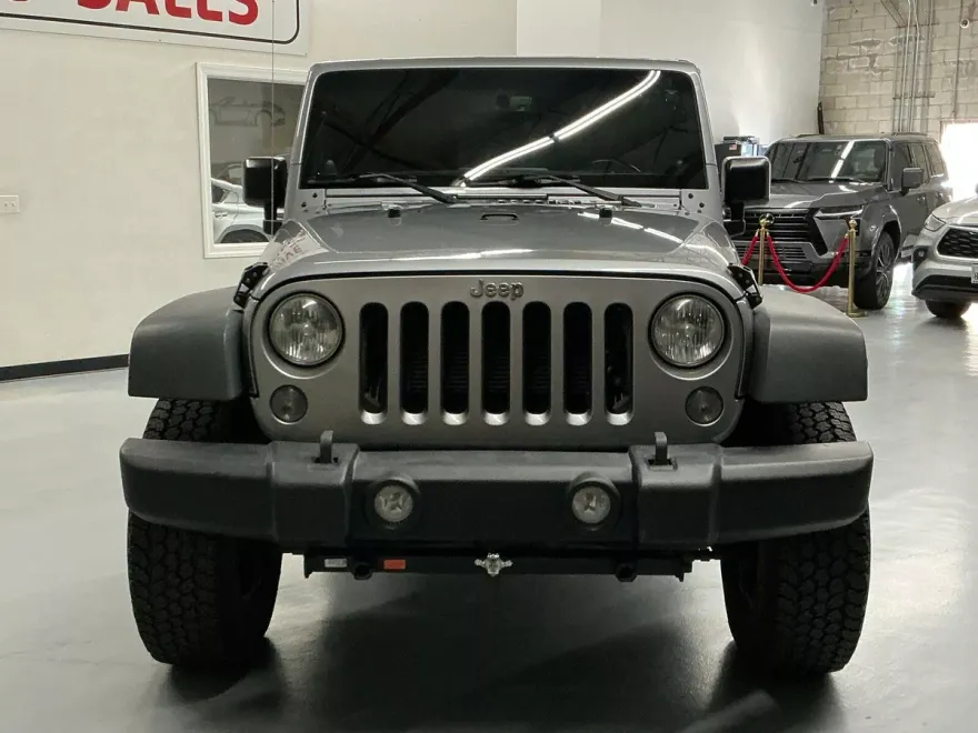 2014 Jeep Wrangler Unlimited Rubicon photo 1