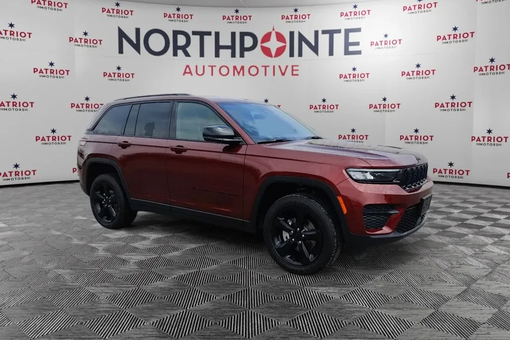 2025 Jeep Grand Cherokee Altitude photo 1