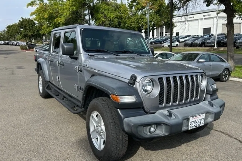2020 Jeep Gladiator Sport photo 1