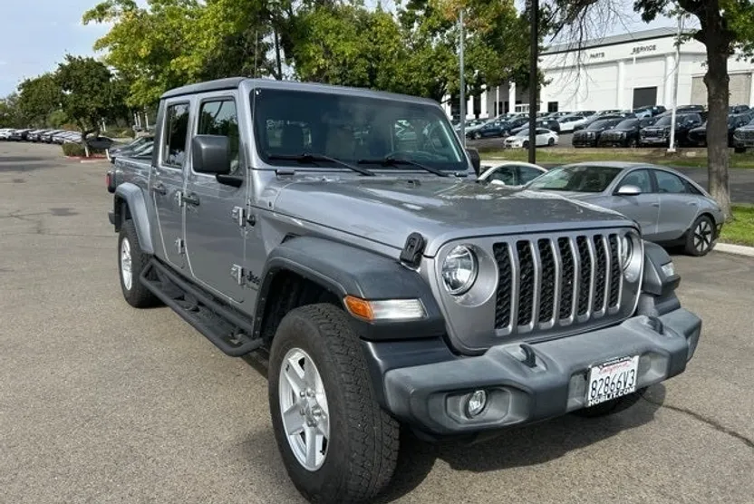 2020 Jeep Gladiator Sport photo 1