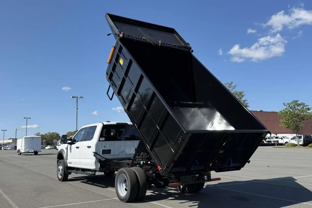 2025 Ford F-550 XL photo 1