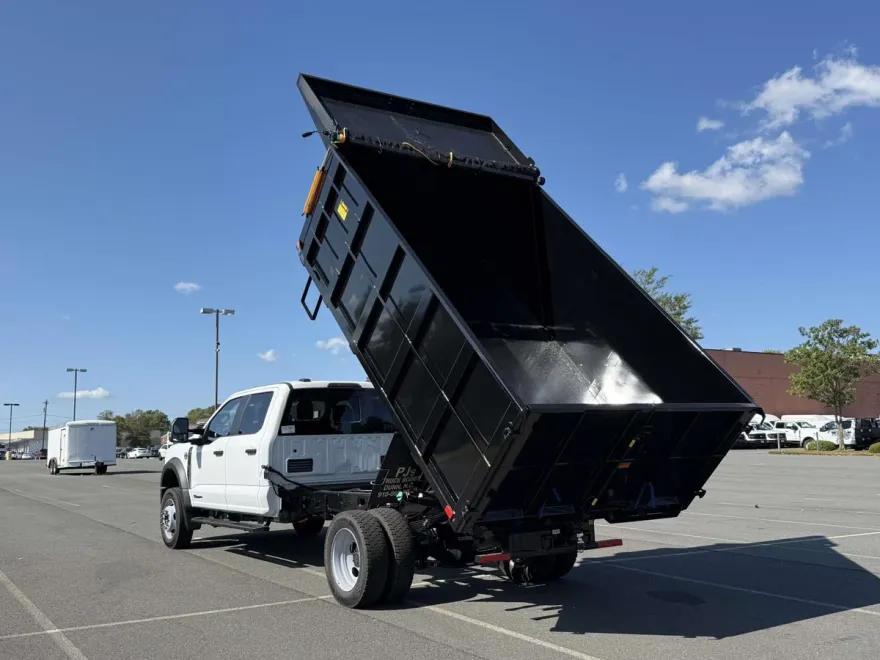 2025 Ford F-550 XL photo 1