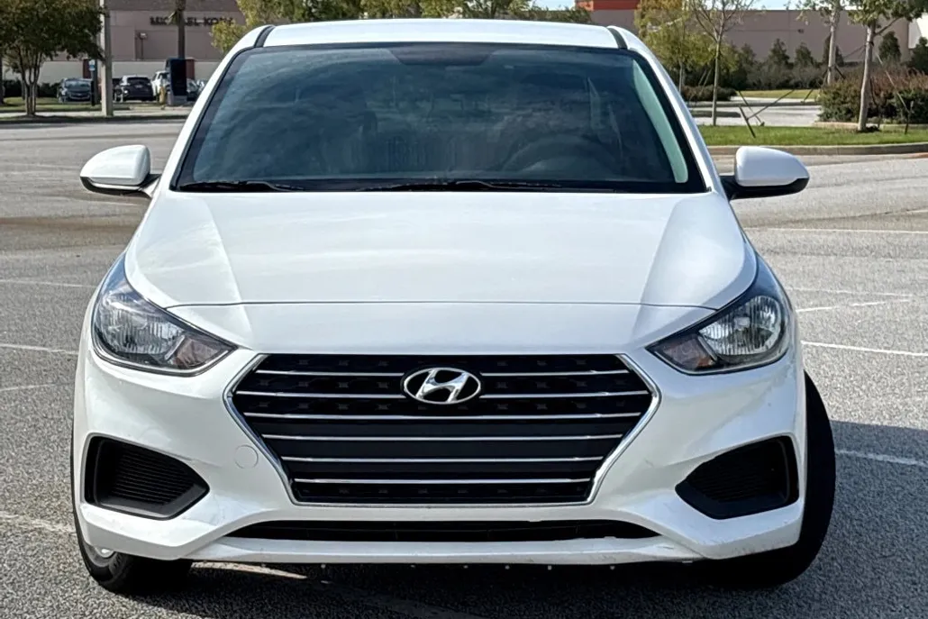 2022 Hyundai Accent SE photo 1