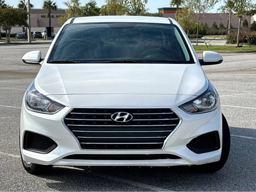 2022 Hyundai Accent SE photo 1