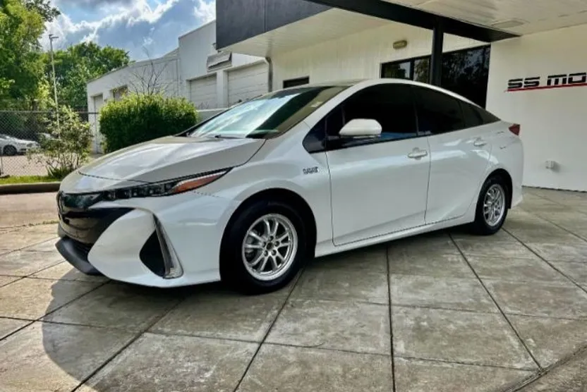 2019 Toyota Prius Prime Plus photo 1