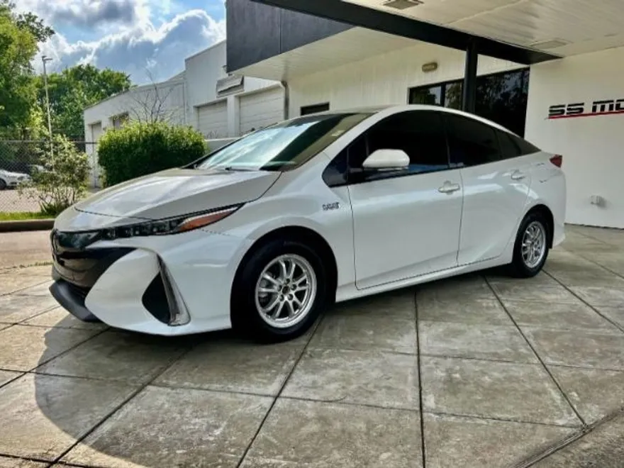 2019 Toyota Prius Prime Plus photo 1