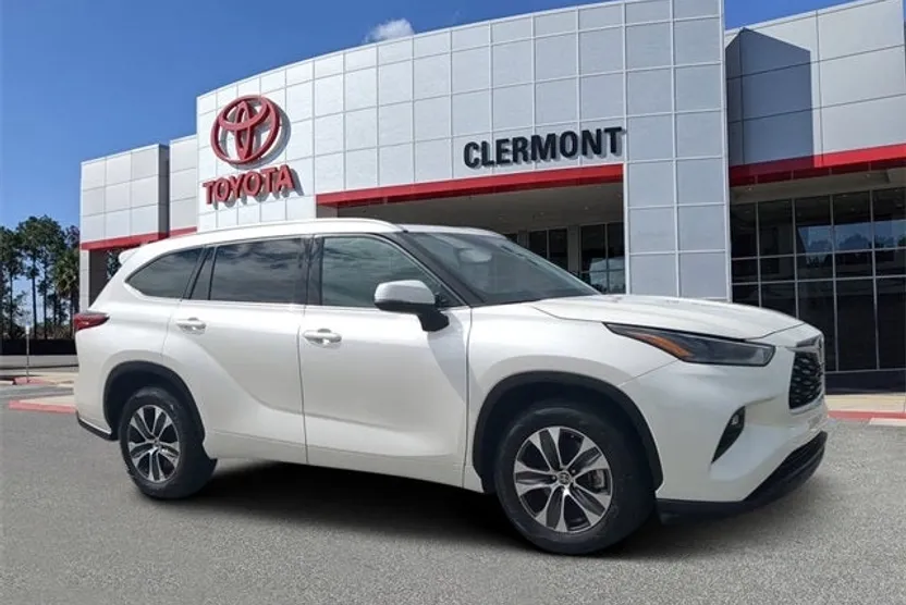 2021 Toyota Highlander XLE photo 1