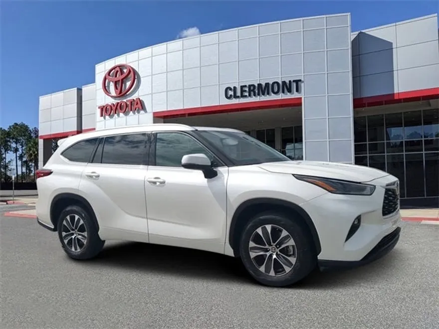 2021 Toyota Highlander XLE photo 1