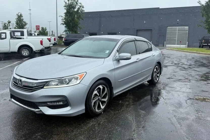 2017 Honda Accord EX-L V6 photo 1