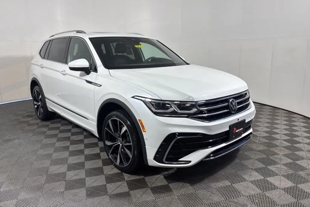 2022 Volkswagen Tiguan SEL Premium R-Line photo 1