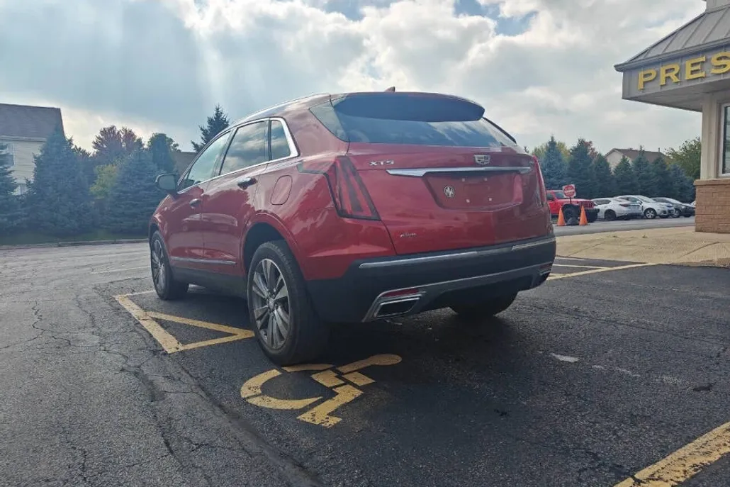2022 Cadillac XT5 Premium Luxury photo 1