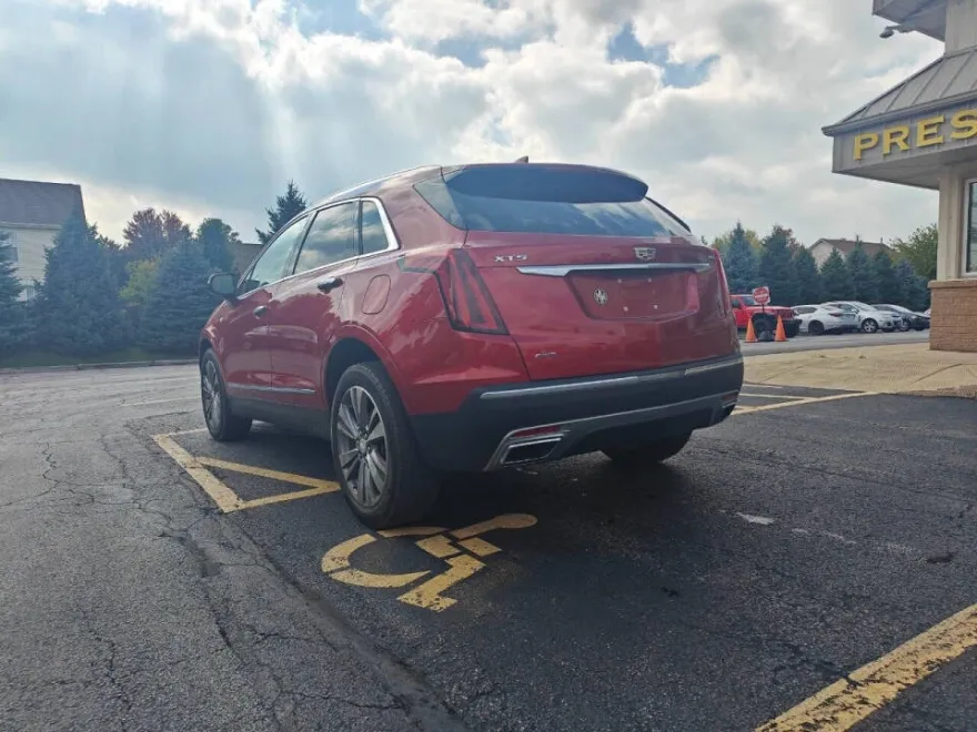 2022 Cadillac XT5 Premium Luxury photo 1