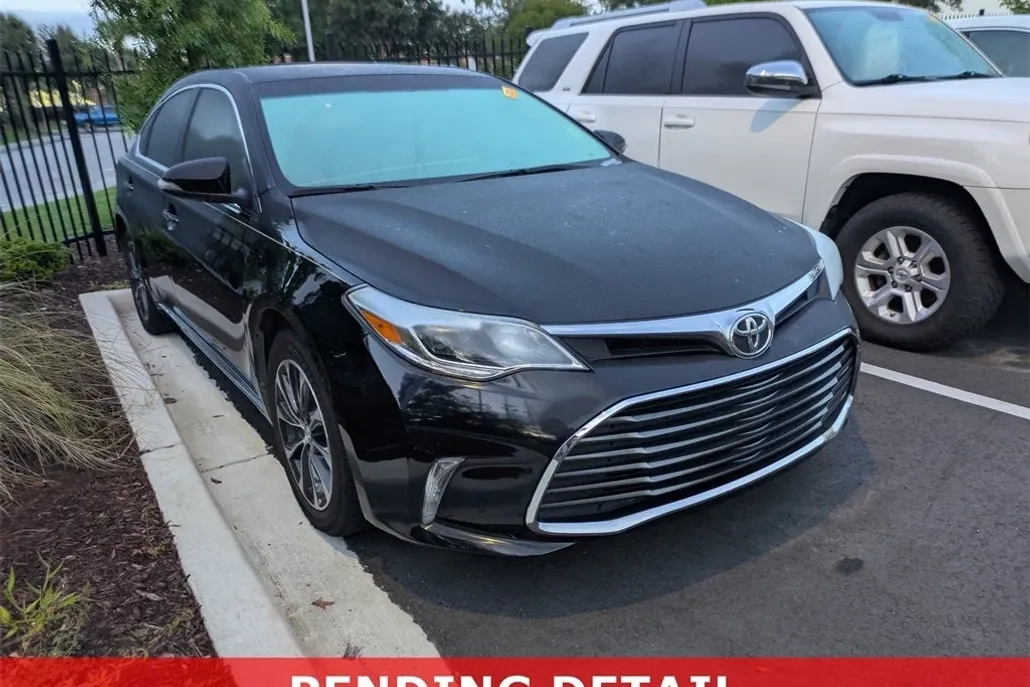 2016 Toyota Avalon XLE photo 1