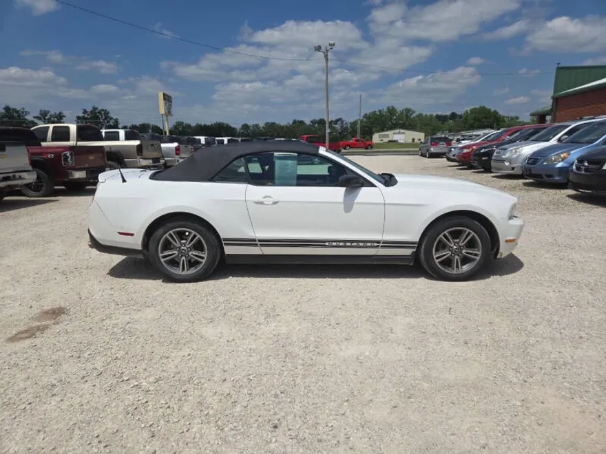 2010 Ford Mustang V6 Premium photo 1