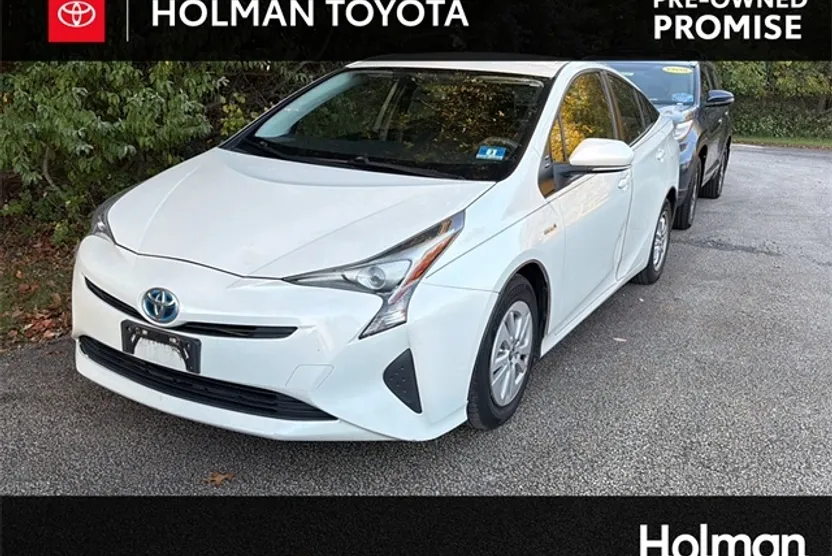 2016 Toyota Prius Two photo 1