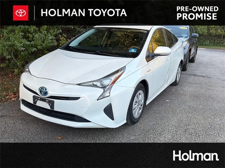 2016 Toyota Prius Two photo 1