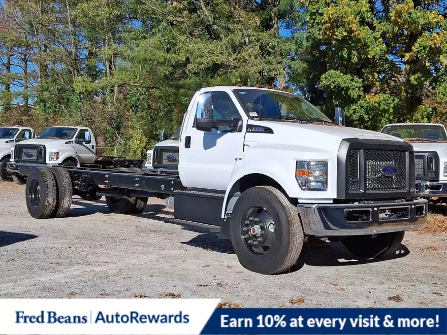 2025 Ford F-650 Base photo 1