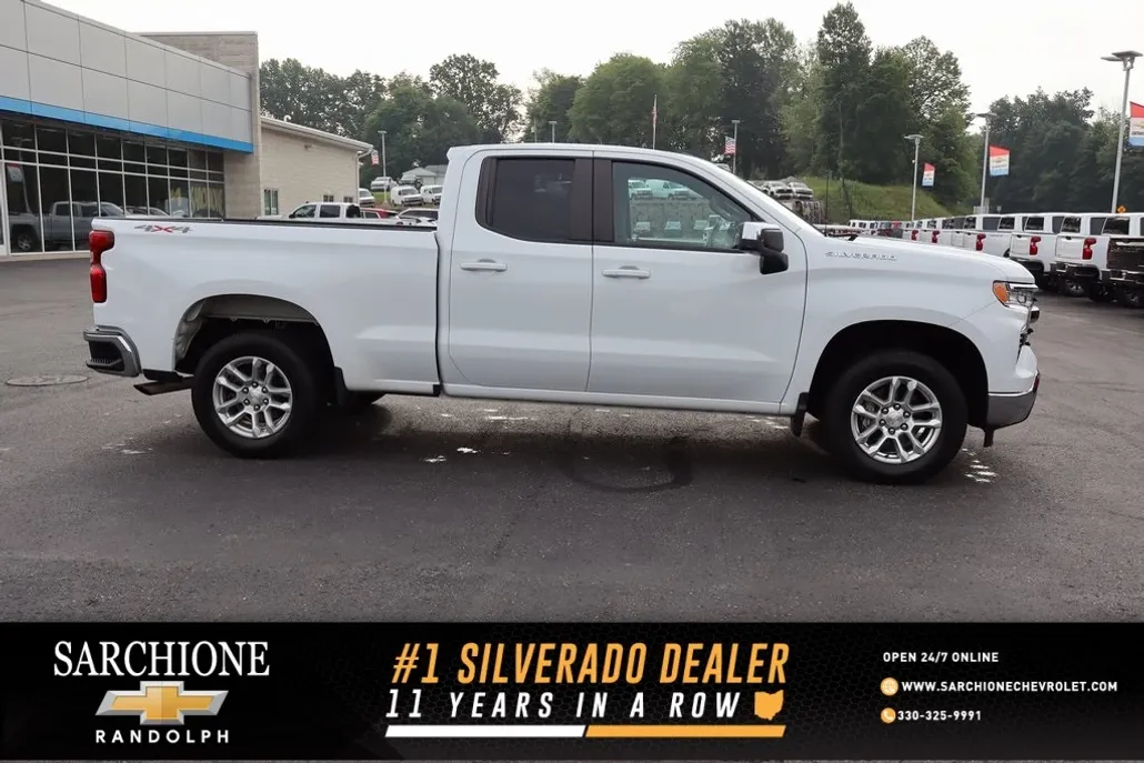 2022 Chevrolet Silverado 1500 LT photo 1