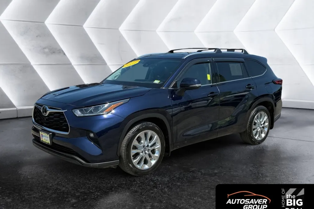 2023 Toyota Highlander L photo 1