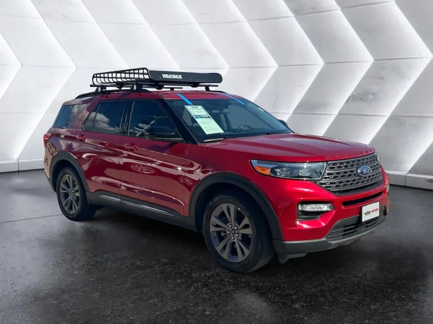 2022 Ford Explorer XLT photo 1