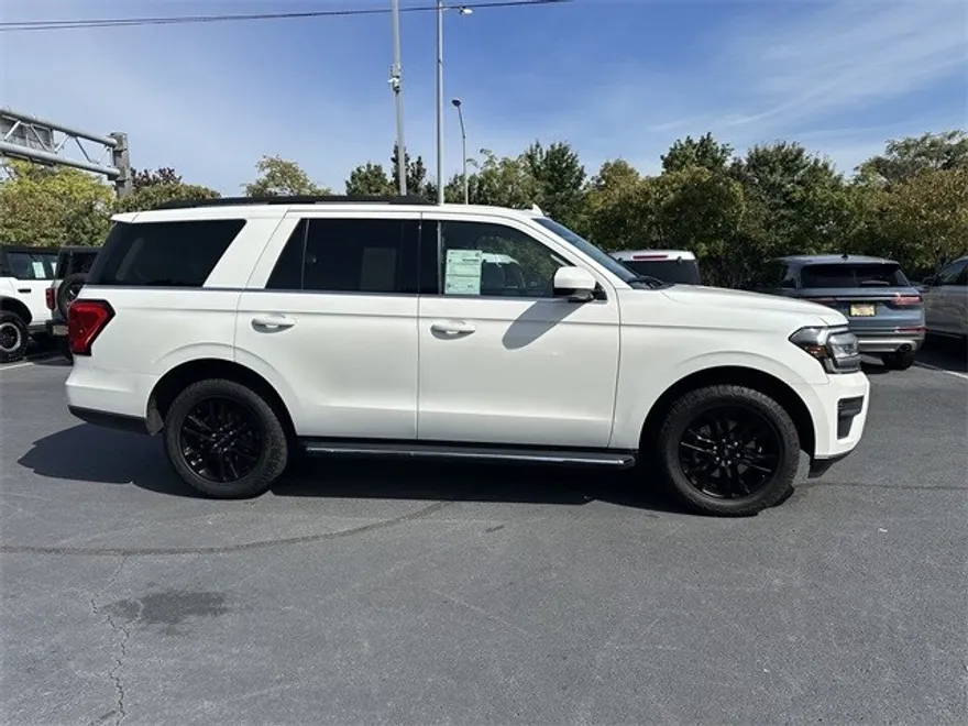 2022 Ford Expedition XLT photo 1