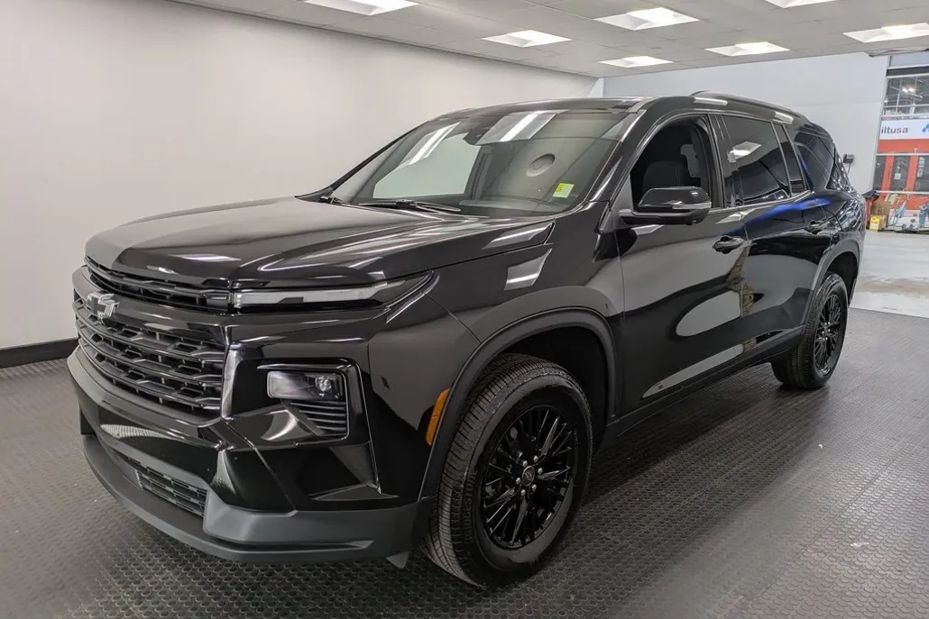 2024 Chevrolet Traverse photo 1