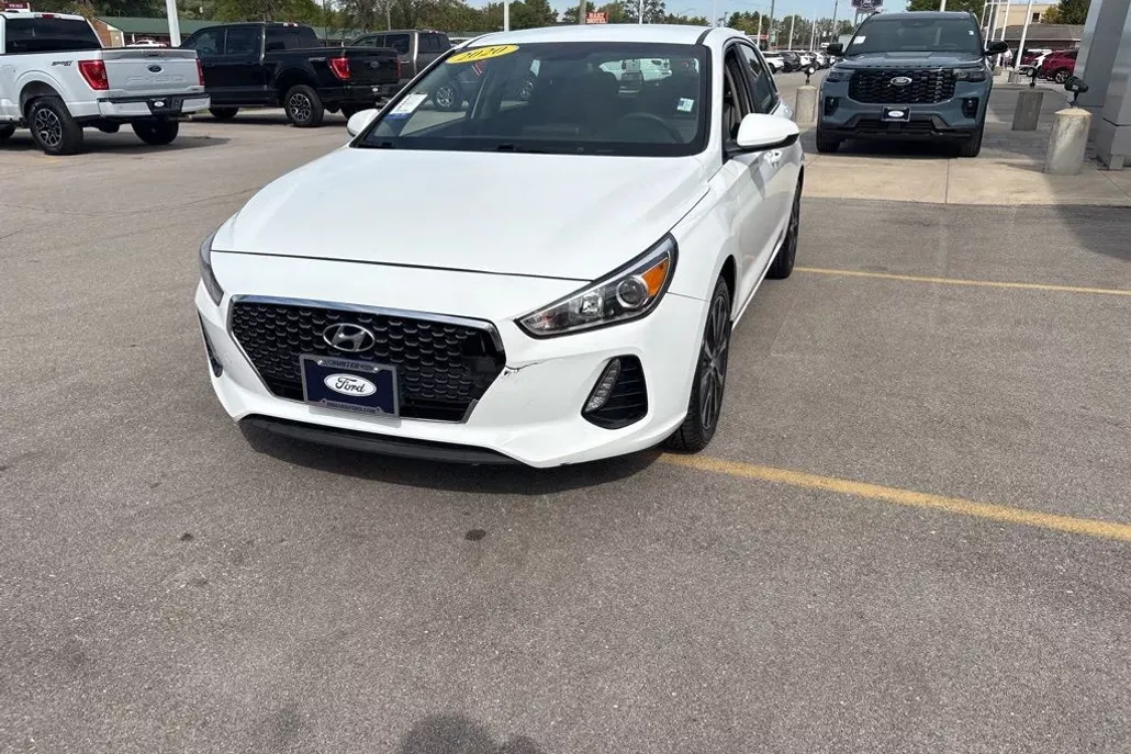 2020 Hyundai Elantra GT Base photo 1