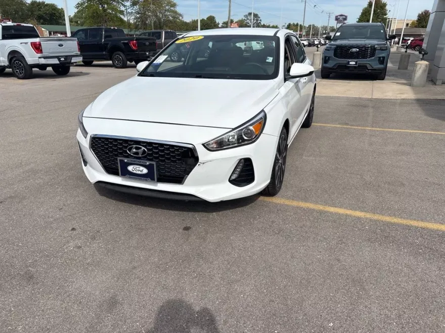 2020 Hyundai Elantra GT Base photo 1