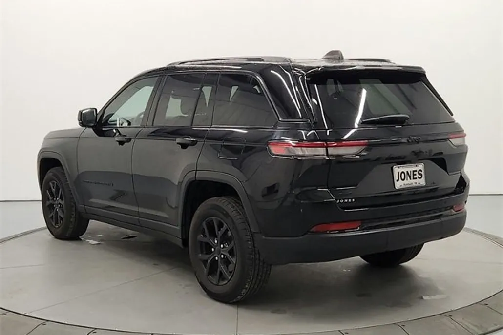2024 Jeep Grand Cherokee Altitude photo 1