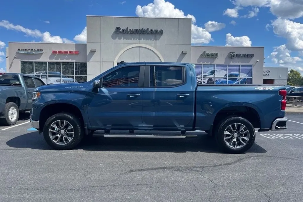 2024 Chevrolet Silverado 1500 LT photo 1