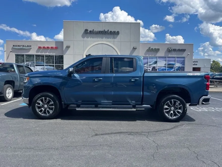 2024 Chevrolet Silverado 1500 LT photo 1