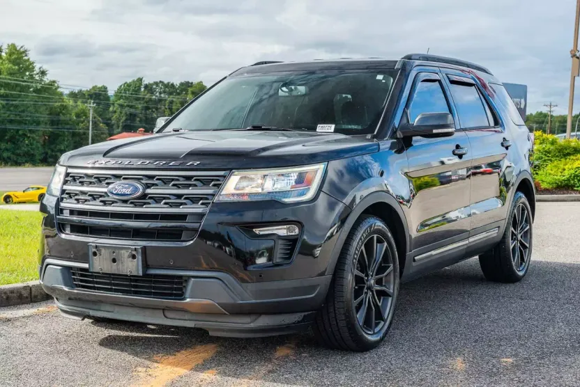 2019 Ford Explorer XLT photo 1