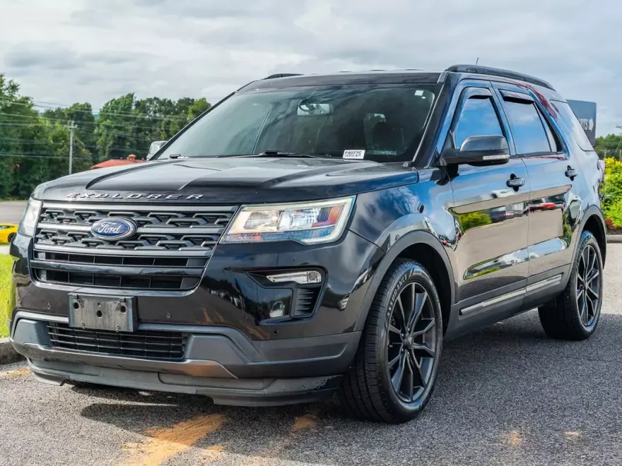 2019 Ford Explorer XLT photo 1