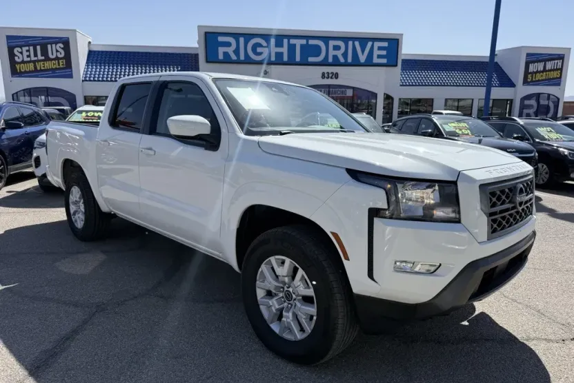 2024 Nissan Frontier SV photo 1