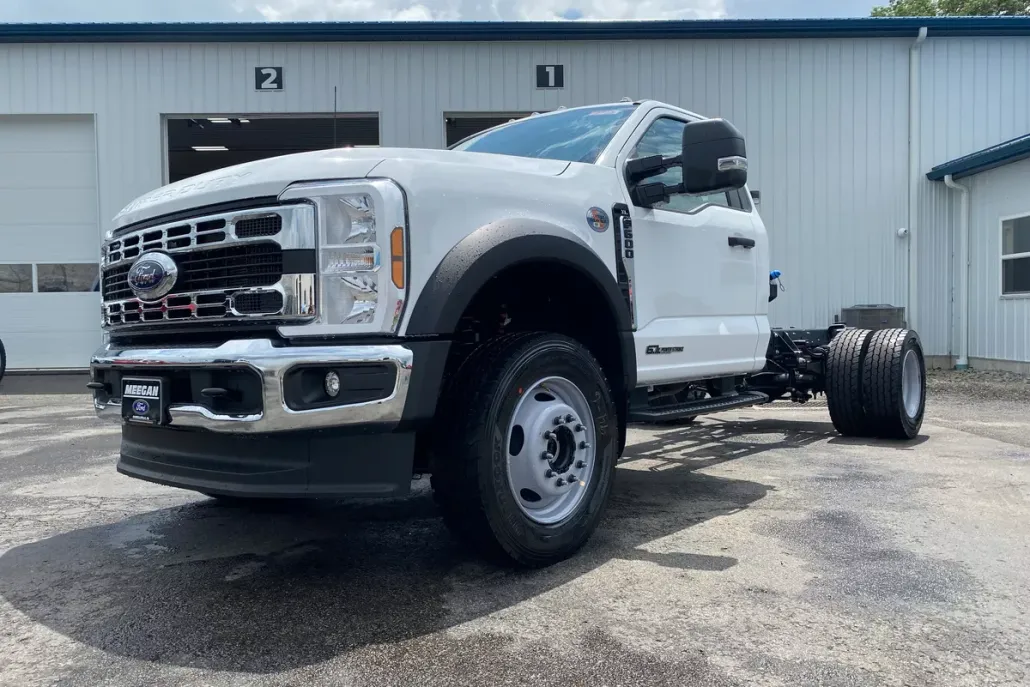 2025 Ford F-600 photo 1