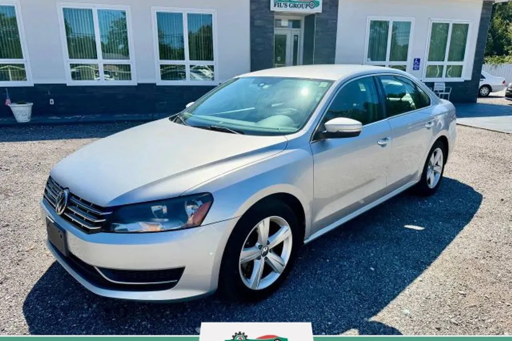 2015 Volkswagen Passat SE photo 1