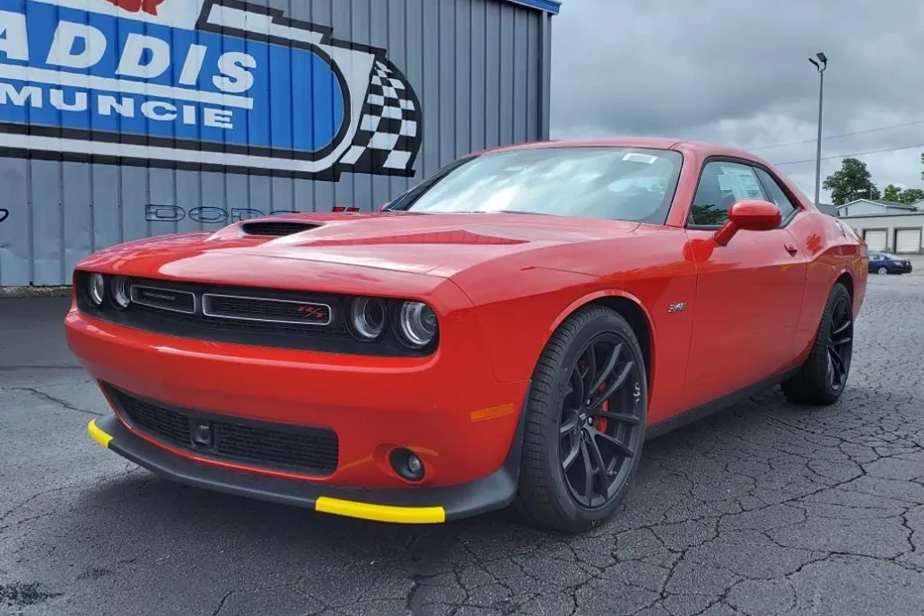 2023 Dodge Challenger R/T photo 1