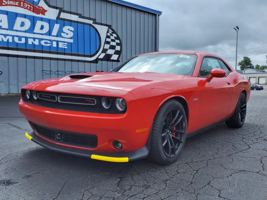 2023 Dodge Challenger R/T photo 1