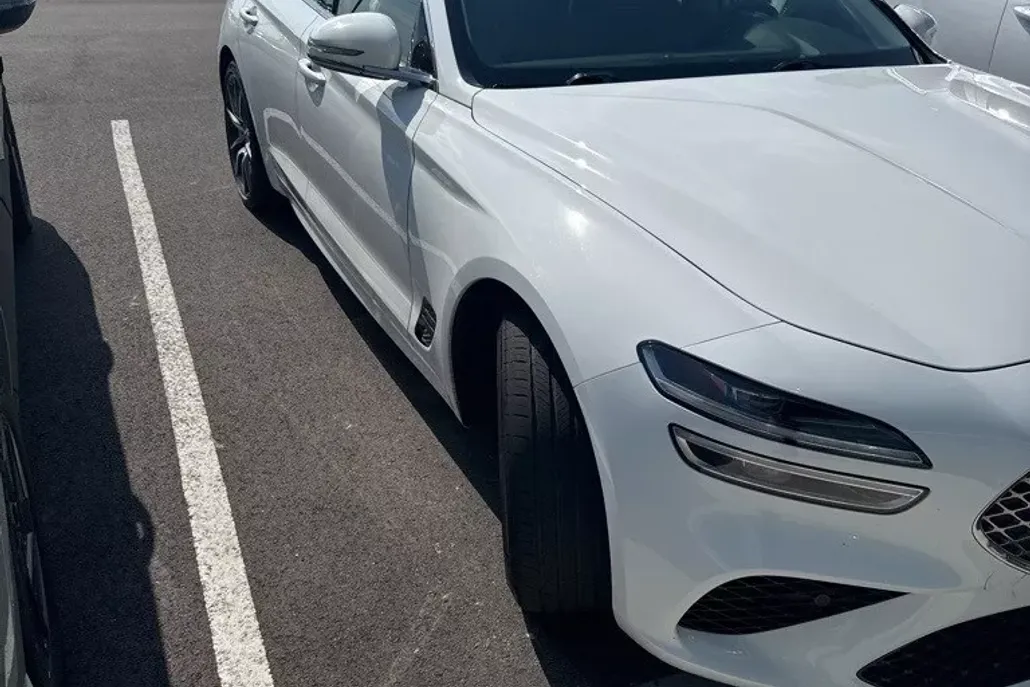 2022 Genesis G70 2.0T photo 1