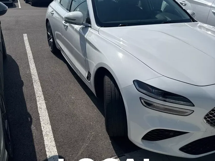2022 Genesis G70 2.0T photo 1