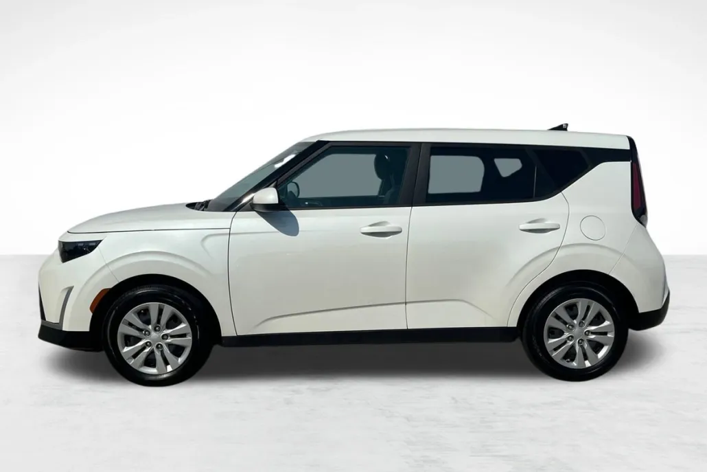 2024 Kia Soul LX photo 1