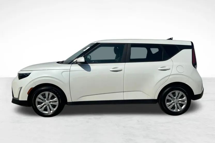 2024 Kia Soul LX photo 1