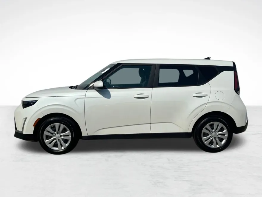 2024 Kia Soul LX photo 1