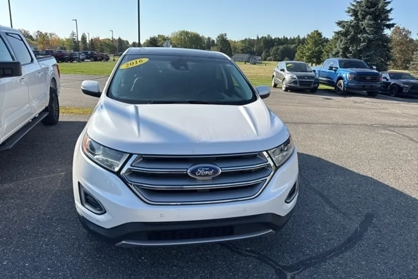 2016 Ford Edge Titanium photo 1