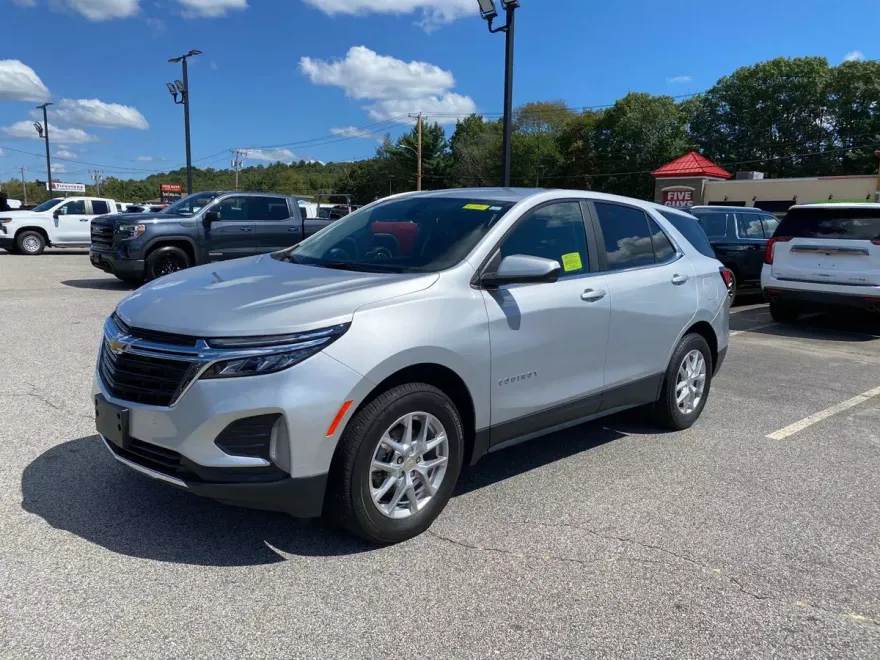 2022 Chevrolet Equinox LT photo 1