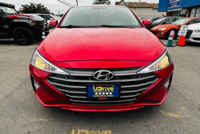 2020 Hyundai Elantra SEL photo 1